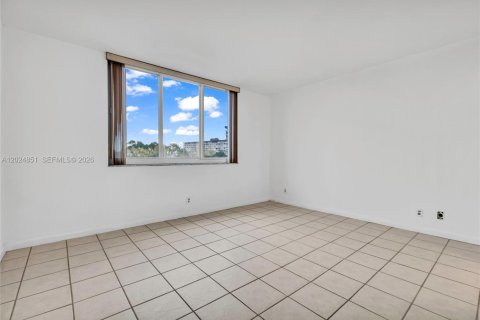 Condominio en venta en Hollywood, Florida, 1 dormitorio, 78.41 m2 № 2154415 - foto 19