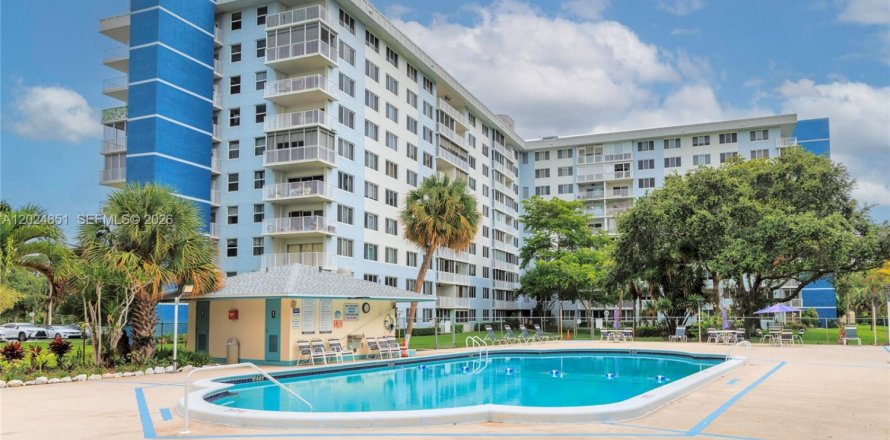 Condominio en Hollywood, Florida, 1 dormitorio  № 2154415