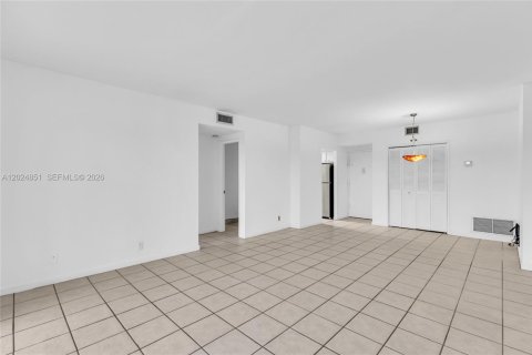 Condominio en venta en Hollywood, Florida, 1 dormitorio, 78.41 m2 № 2154415 - foto 16