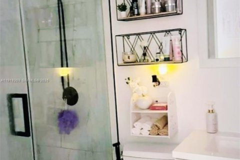 Снять в аренду коммерческую недвижимость в Майами-Гарденс, Флорида 1 спальня, 207.73м2, № 1973019 - фото 6