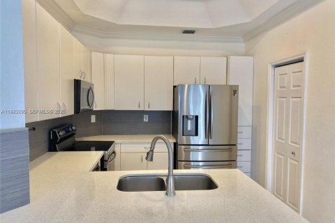 Снять в аренду виллу или дом в Дорал, Флорида 4 спальни, 203.08м2, № 1991186 - фото 7