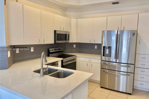 Снять в аренду виллу или дом в Дорал, Флорида 4 спальни, 203.08м2, № 1991186 - фото 10