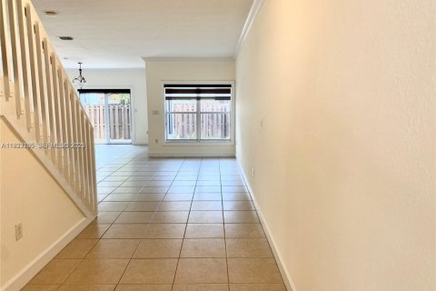 Снять в аренду виллу или дом в Дорал, Флорида 4 спальни, 203.08м2, № 1991186 - фото 4