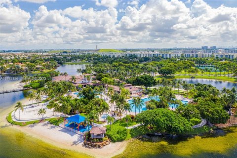 Снять в аренду виллу или дом в Дорал, Флорида 4 спальни, 203.08м2, № 1991186 - фото 22