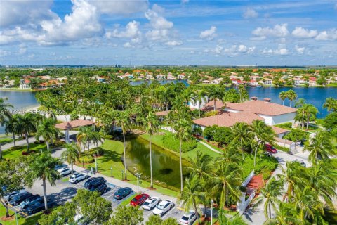 Снять в аренду виллу или дом в Дорал, Флорида 4 спальни, 203.08м2, № 1991186 - фото 17