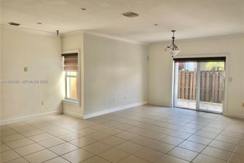 Снять в аренду виллу или дом в Дорал, Флорида 4 спальни, 203.08м2, № 1991186 - фото 3