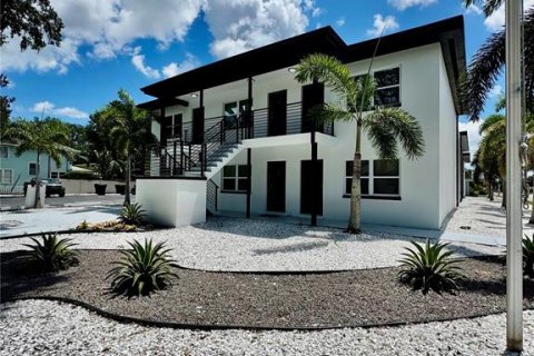 Снять в аренду квартиру в Сент-Питерсберг, Флорида 4 комнаты, 60.39м2, № 1905064 - фото 1