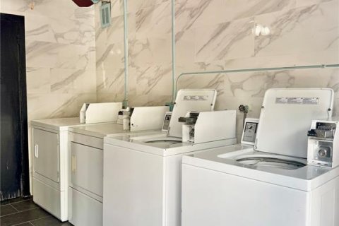 Снять в аренду квартиру в Сент-Питерсберг, Флорида 4 комнаты, 60.39м2, № 1905064 - фото 8