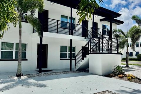 Снять в аренду квартиру в Сент-Питерсберг, Флорида 4 комнаты, 60.39м2, № 1905064 - фото 2