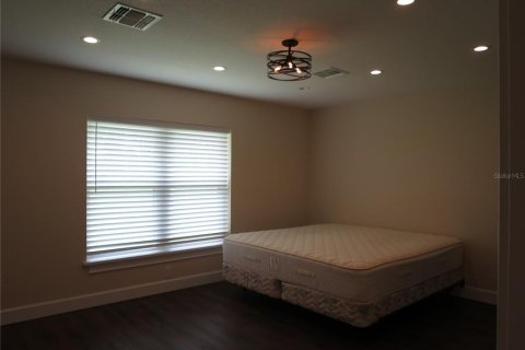 House in Eustis, Florida 3 bedrooms, 166.67 sq.m. № 1900035 - photo 30