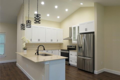 House in Eustis, Florida 3 bedrooms, 166.67 sq.m. № 1900035 - photo 20