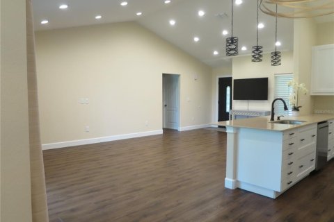 House in Eustis, Florida 3 bedrooms, 166.67 sq.m. № 1900035 - photo 27