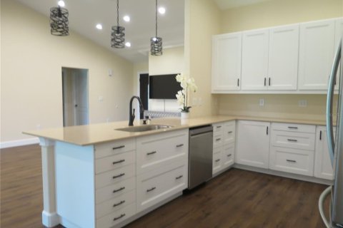 House in Eustis, Florida 3 bedrooms, 166.67 sq.m. № 1900035 - photo 28