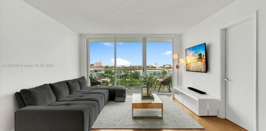 Кондоминиум с 2 спальнями в Майами-Бич, Флорида № 1931946