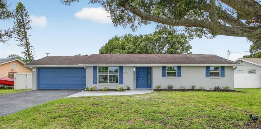 House in Apollo Beach, Florida 3 bedrooms, 135.73 sq.m. № 1902077