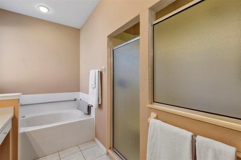 House in Tavares, Florida 3 bedrooms, 169.45 sq.m. № 1721273 - photo 28