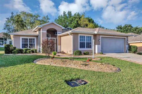 House in Tavares, Florida 3 bedrooms, 169.45 sq.m. № 1721273 - photo 1