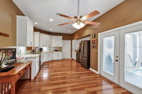 House in Tavares, Florida 3 bedrooms, 169.45 sq.m. № 1721273 - photo 14