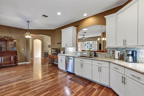 House in Tavares, Florida 3 bedrooms, 169.45 sq.m. № 1721273 - photo 18
