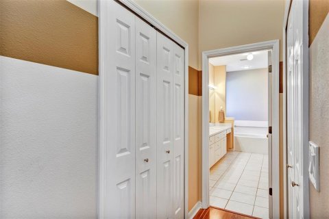 House in Tavares, Florida 3 bedrooms, 169.45 sq.m. № 1721273 - photo 25