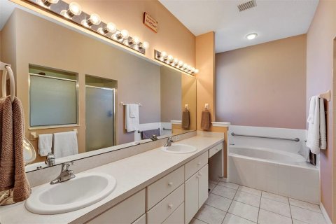 House in Tavares, Florida 3 bedrooms, 169.45 sq.m. № 1721273 - photo 27