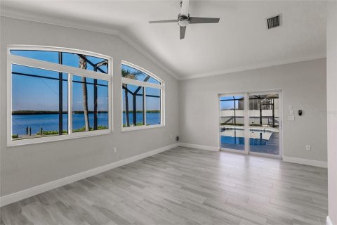 House in Port Charlotte, Florida 3 bedrooms, 195 sq.m. № 1444361 - photo 25
