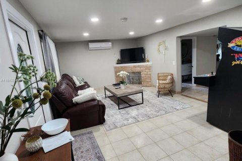 Villa ou maison à louer à Fort Lauderdale, Floride: 3 chambres № 1939957 - photo 4