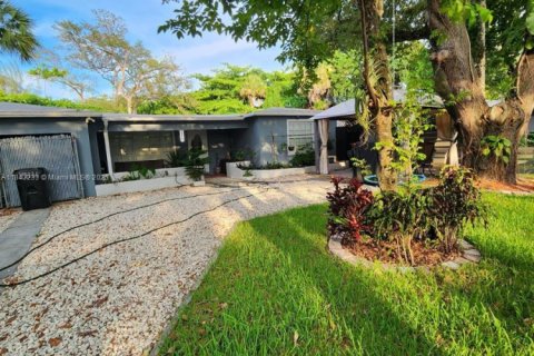 Villa ou maison à louer à Fort Lauderdale, Floride: 3 chambres № 1939957 - photo 1