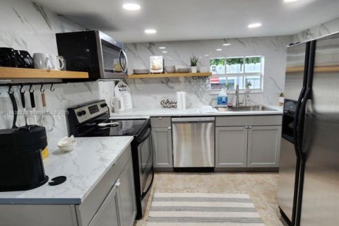 Villa ou maison à louer à Fort Lauderdale, Floride: 3 chambres № 1939957 - photo 2