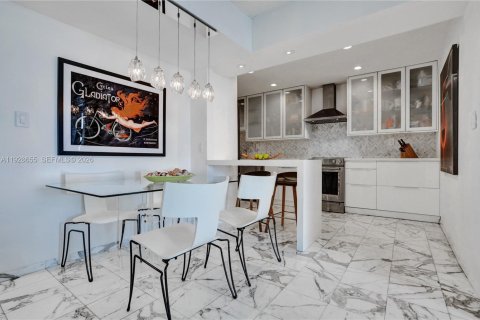 Condo in Aventura, Florida, 2 bedrooms  № 1996504 - photo 11