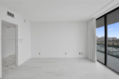 Condo in Aventura, Florida, 2 bedrooms  № 1996504 - photo 28