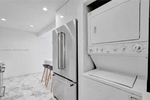 Condo in Aventura, Florida, 2 bedrooms  № 1996504 - photo 17