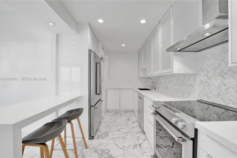 Condo in Aventura, Florida, 2 bedrooms  № 1996504 - photo 14