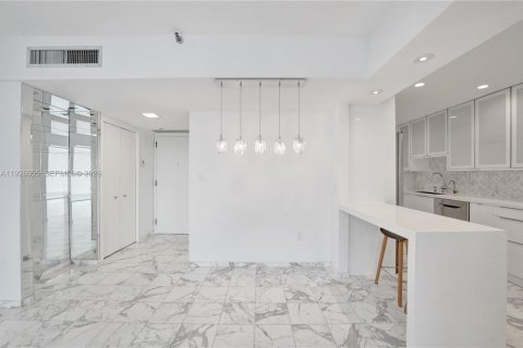 Condo in Aventura, Florida, 2 bedrooms  № 1996504 - photo 8