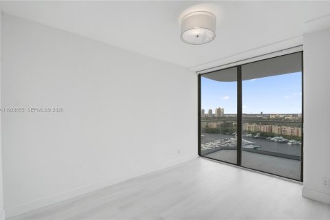 Condo in Aventura, Florida, 2 bedrooms  № 1996504 - photo 21