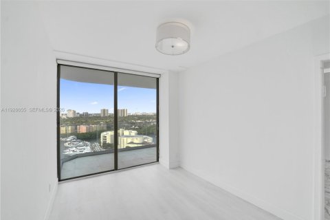 Condo in Aventura, Florida, 2 bedrooms  № 1996504 - photo 23