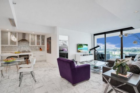 Condo in Aventura, Florida, 2 bedrooms  № 1996504 - photo 9