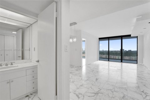 Condo in Aventura, Florida, 2 bedrooms  № 1996504 - photo 4