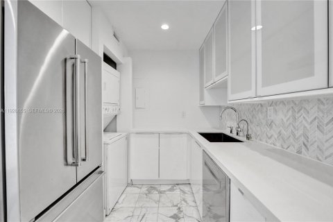 Condo in Aventura, Florida, 2 bedrooms  № 1996504 - photo 15