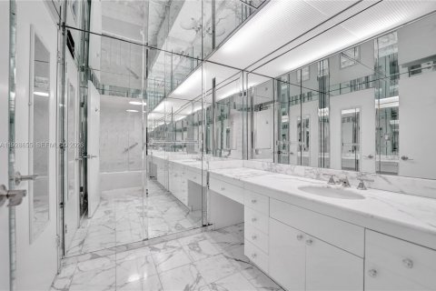 Condo in Aventura, Florida, 2 bedrooms  № 1996504 - photo 26