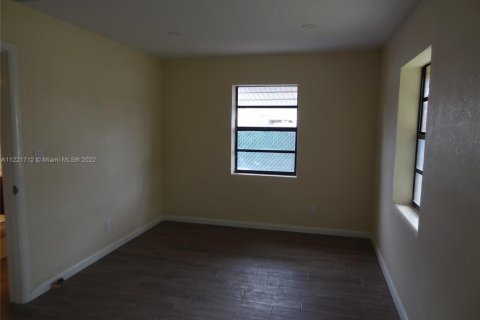 Commercial property in Hollywood, Florida № 1867747 - photo 3