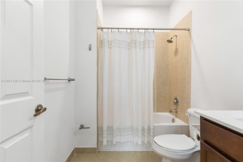 Townhouse in Miramar, Florida 3 bedrooms, 155.33 sq.m. № 1832329 - photo 29