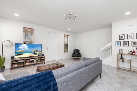 Townhouse in Miramar, Florida 3 bedrooms, 155.33 sq.m. № 1832329 - photo 2