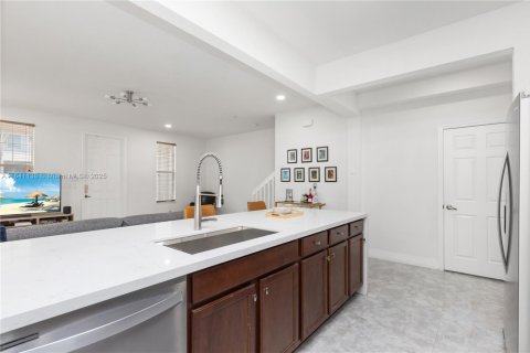 Townhouse in Miramar, Florida 3 bedrooms, 155.33 sq.m. № 1832329 - photo 9
