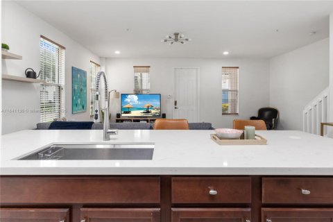 Townhouse in Miramar, Florida 3 bedrooms, 155.33 sq.m. № 1832329 - photo 10