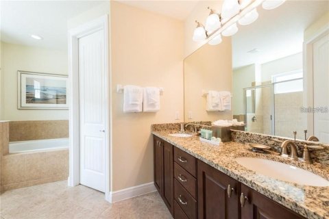 House in Kissimmee, Florida 6 bedrooms, 271.37 sq.m. № 1910410 - photo 26