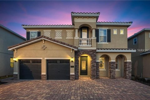 House in Kissimmee, Florida 6 bedrooms, 271.37 sq.m. № 1910410 - photo 1