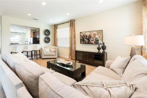 House in Kissimmee, Florida 6 bedrooms, 271.37 sq.m. № 1910410 - photo 3