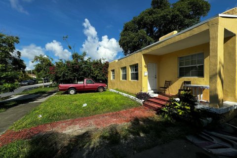 Villa ou maison à Miami, Floride 4 chambres, 200.02 m2 № 2413053