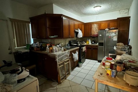 Villa ou maison à vendre à Miami, Floride: 4 chambres, 200.02 m2 № 2413053 - photo 4